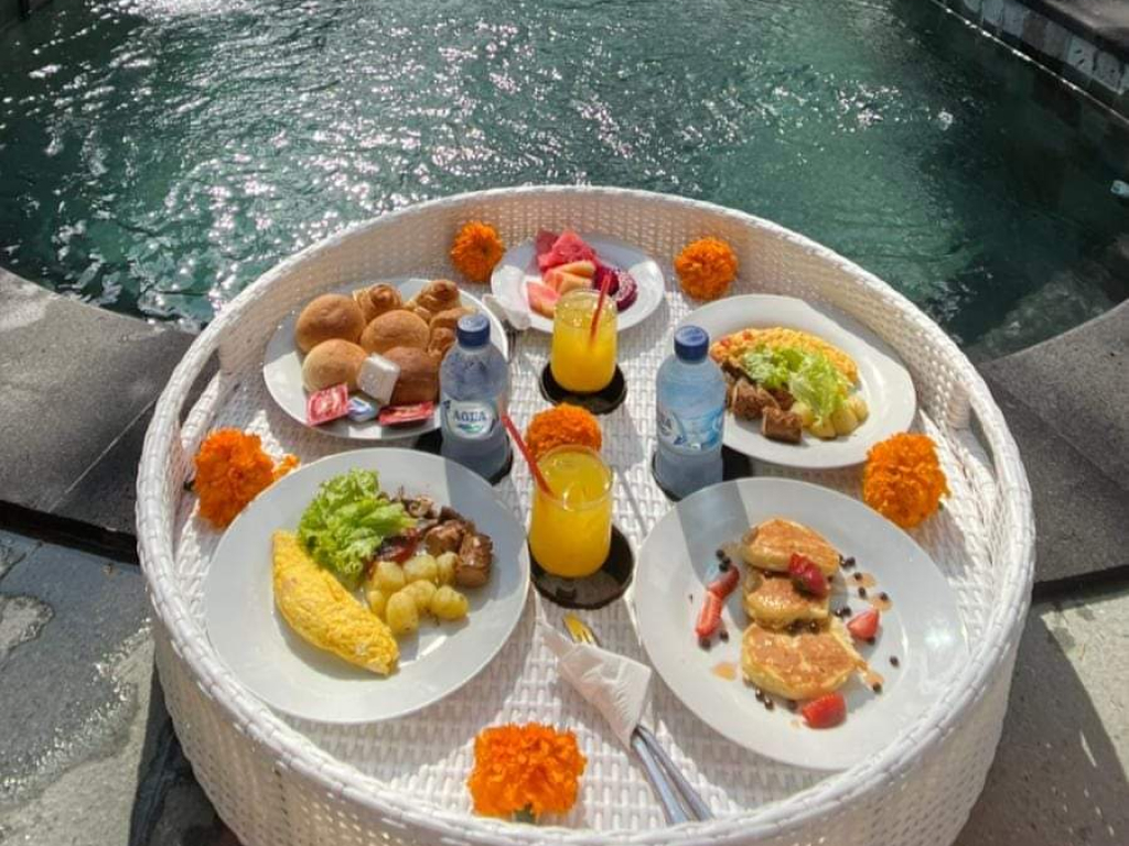 Floating Breakfast